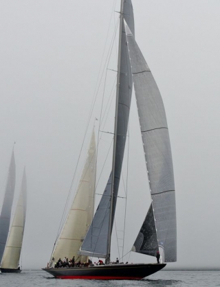 Velero en el mar